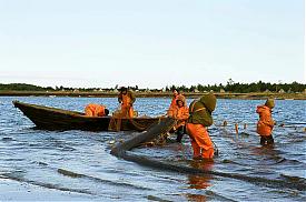 ненцы рыбаки сеть лов лодка|Фото: tasu.ru