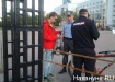 Сторонников Навального в Екатеринбурге "прибило" к фонтану, а кандидат в мэры на "тусовке" собирает подписи Сторонников Навального в Екатеринбурге "прибило" к фонтану, а кандидат в мэры на "тусовке" собирает подписи