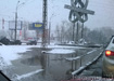 В Екатеринбурге коммунальный потоп: из-под земли на проспекте Космонавтов бьет фонтан В Екатеринбурге коммунальный потоп: из-под земли на проспекте Космонавтов бьет фонтан