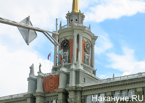 здание администрации Екатеринбурга, часы (2019) | Фото: Накануне.RU