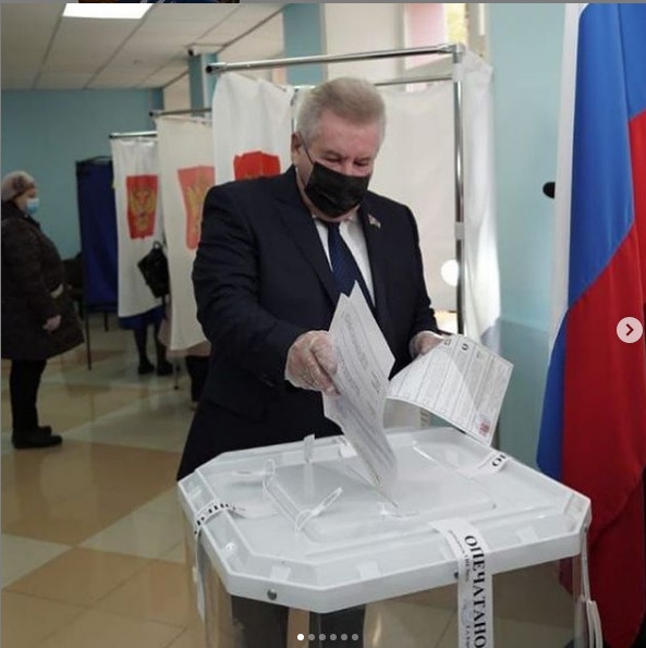 Борис Хохряков, голосование (2021) | Фото: instagram.com/khohrykov_bs/