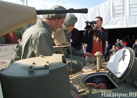 выставка вооружений нижний тагил 2011 танк Т-90С люк | Фото: Накануне.RU
