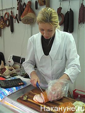 рынок торговля продавец мясо колбаса прилавок мясной ряд|Фото: Накануне.ru