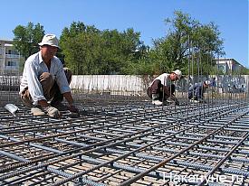 мигрант гастарбайтер нелегал таджики строительство|Фото: Накануне.ru