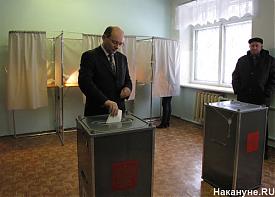 губернатор Свердловской области Александр Мишарин выборы голосование урна|Фото: Накануне.RU