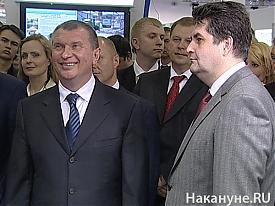 Игорь Сечин, Николай Винниченко на выставке "Иннопром"|Фото: Накануне.RU