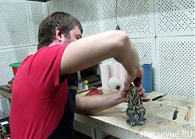 Уральская свечная фабрика Михаил Попов мастер свеча резная декоративная|Фото: Накануне.RU Уральская свечная фабрика Михаил Попов мастер свеча резная декоративная|Фото: Накануне.RU