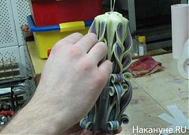 Уральская свечная фабрика Михаил Попов мастер свеча резная декоративная|Фото: Накануне.RU Уральская свечная фабрика Михаил Попов мастер свеча резная декоративная|Фото: Накануне.RU