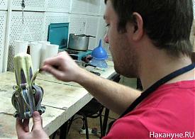 Уральская свечная фабрика Михаил Попов мастер свеча резная декоративная|Фото: Накануне.RU Уральская свечная фабрика Михаил Попов мастер свеча резная декоративная|Фото: Накануне.RU