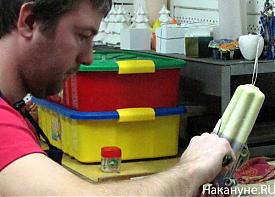 Уральская свечная фабрика Михаил Попов мастер свеча резная декоративная|Фото: Накануне.RU Уральская свечная фабрика Михаил Попов мастер свеча резная декоративная|Фото: Накануне.RU