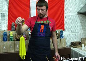 Уральская свечная фабрика Михаил Попов мастер свеча резная декоративная|Фото: Накануне.RU Уральская свечная фабрика Михаил Попов мастер свеча резная декоративная|Фото: Накануне.RU