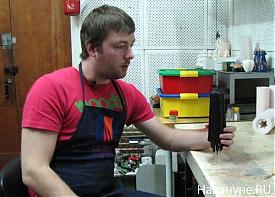 Уральская свечная фабрика Михаил Попов мастер свеча резная декоративная|Фото: Накануне.RU Уральская свечная фабрика Михаил Попов мастер свеча резная декоративная|Фото: Накануне.RU