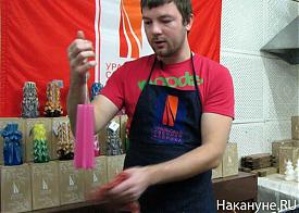 Уральская свечная фабрика Михаил Попов мастер свеча резная декоративная|Фото: Накануне.RU Уральская свечная фабрика Михаил Попов мастер свеча резная декоративная|Фото: Накануне.RU