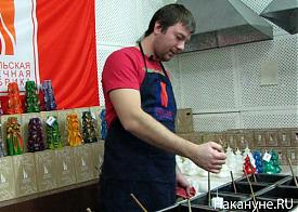 Уральская свечная фабрика Михаил Попов мастер свеча резная декоративная|Фото: Накануне.RU Уральская свечная фабрика Михаил Попов мастер свеча резная декоративная|Фото: Накануне.RU