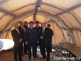 губернатор Мишарин знакомится со спецназом МЧС|Фото:Накануне.RU