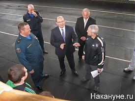 губернатор Мишарин знакомится со спецназом МЧС|Фото:Накануне.RU