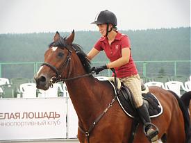  кск белая лошадь турнир всадник скачки конь конкур|Фото:nakanune.ru