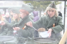 полевая кухня день победы надым каша|Фото: nadymregion.ru