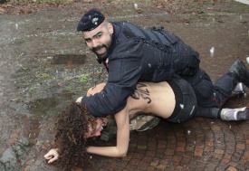 Сильвио Берлускони, Femen|Фото:vesti.ru