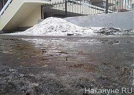 лужи, грязь, снег, уборка, Екатеринбург|Фото: Накануне.RU лужи, грязь, снег, уборка, Екатеринбург|Фото: Накануне.RU