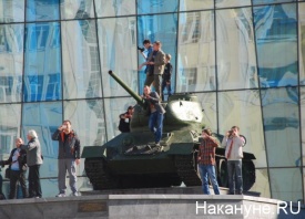митинг, Харьков, 23 марта, танк|Фото: Накануне.RU