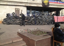 Донецк, баррикады, покрышки|Фото: