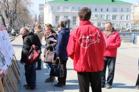 пикет в поддержку Юго-Востока Украины Екатеринбург 19.04.2014|Фото: движение "Суть времени"