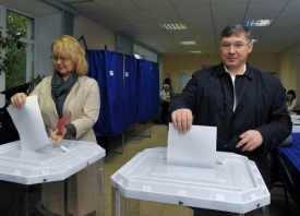 Владимир Якушев, голосование, выборы, урна, бюллетень|Фото:  http://phototyumen.ru/