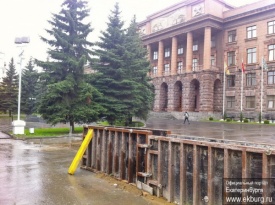 штаб ЦВО, забор, военные|Фото: http://екатеринбург.рф/news/2/51246-obshchestvennaya-palata-ekaterinburga-obratilas-s-prosboy-k-ministru-oborony-rf-sergeyu-shoygu/