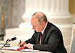 Владимир Путин в Кремле во время подписания указов о признании Донецкой и Луганской народных республик (2022) | Фото: kremlin.ru