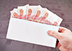 Коллаж, деньги в конверте (2022) | Фото: Накануне.RU