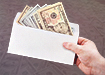 Коллаж, деньги в конверте (2022) | Фото: Накануне.RU