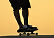 Скейтбордист Джордан Хоффарт на закате в Энцинитас, Калифорния (2022) | Фото: Reuters/Mike Blake