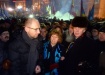 http://photo.segodnya.ua/kak-ketrin-eshton-progulivalas-po-maydanu-pod-ruchku-s-yacenyukom-481750.html