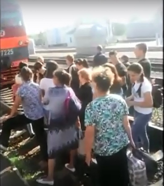 Кропачево, поезд, протестная акция,|Фото:.youtube.com