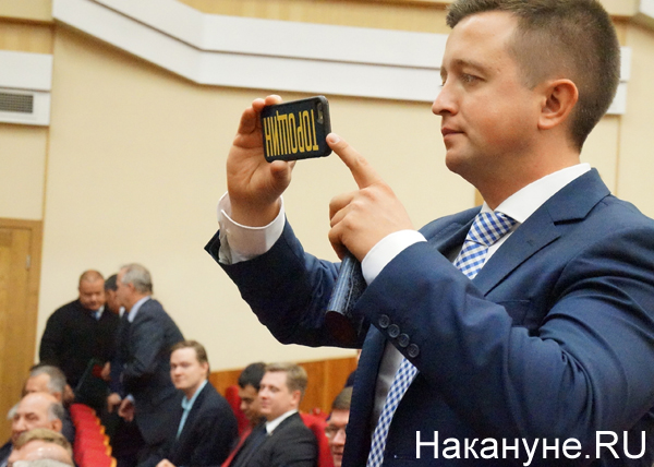 вручение удостоверений об избрании в Заксобрание Свердловской области, Торощин|Фото: Накануне.RU