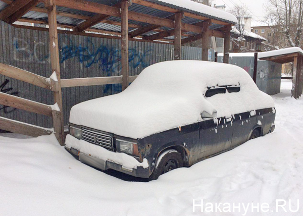 снег гололед Екатеринбург уборка снега машина машины|Фото: Накануне.RU
