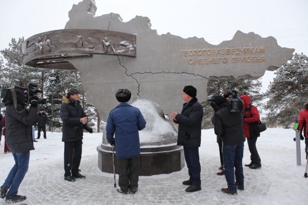 Открытие памятника геологам - первопроходцам в Сургуте|Фото: admsurgut.ru