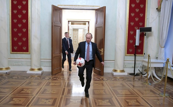 Владимир Путин мяч Красава|Фото: пресс-служба президента России