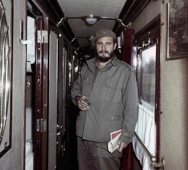 Фидель Кастро в вагоне поезда Иркутск - Братск. 1963 г|Фото: