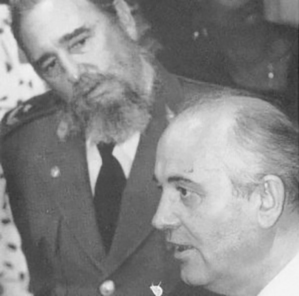 "Кастро зная о планах Горбачева смотрит на него с удивлением и презрением"|Фото: