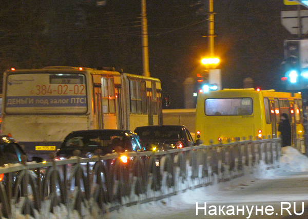 Екатеринбург, транспорт, общественный транспорт, автобус, маршрутка, пробка|Фото: Накануне.RU