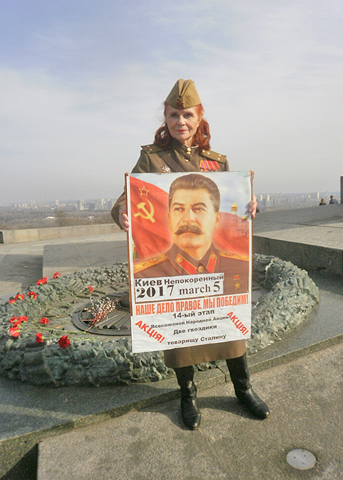 Две гвоздики для товарища Сталина, Киев|Фото: пресс-служба Всеукраинской ассоциации Советских организаций "Мы -Советский народ"