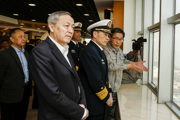 Командующий ВМФ КНР Шэнь Цзиньлун инспектирует верфь|Фото: http://hz-shipgroup.cssc.net.cn