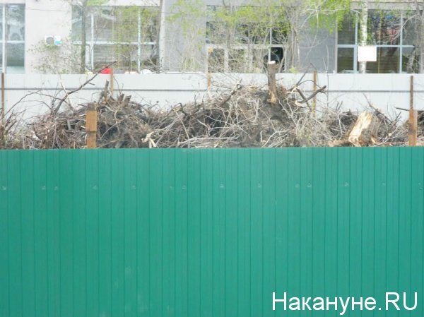 стройка у памятника Курчатову, Челябинск|Фото: Накануне.RU