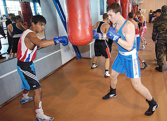 бокс тренировка груша|Фото: www.admhmao.ru