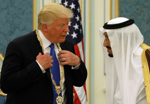 Король Саудовской Аравии награждает Дональда Трампа орденом|Фото: Jerusalim Post