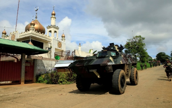 Армия Филиппин отбивает город Марави у мятежников|Фото: www.ibtimes.co