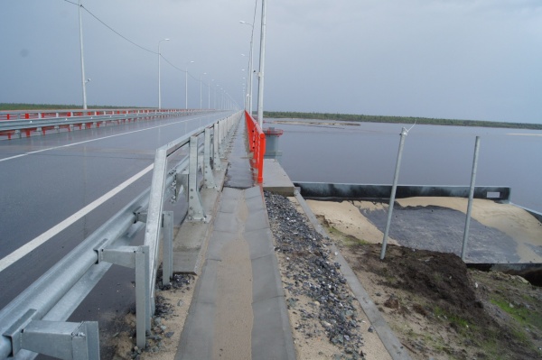 Размыло мост через Надым (июнь 2017)|Фото: Администрация Надымского района