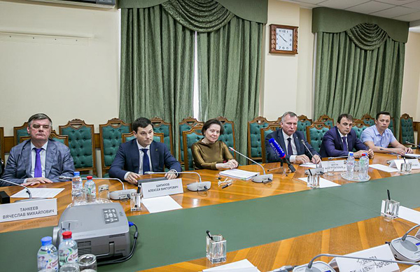 встреча Комаровой с депутатами|Фото: admhmao.ru